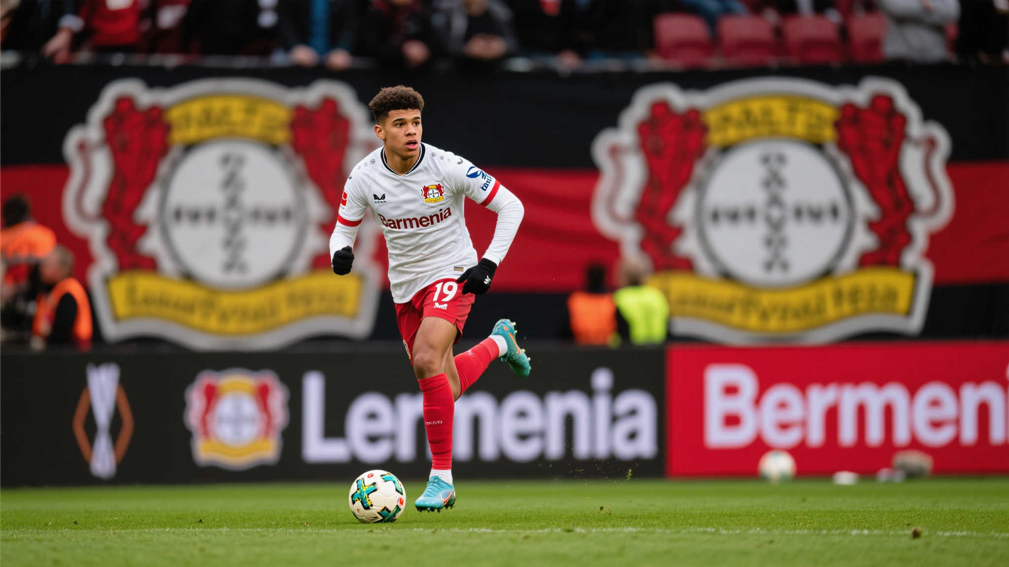 德媒:勒沃库森欲签下佳夫,扎卡不涉转会交易